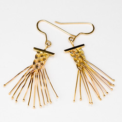 Dancer earrings in 18k gold by Tamberlaine