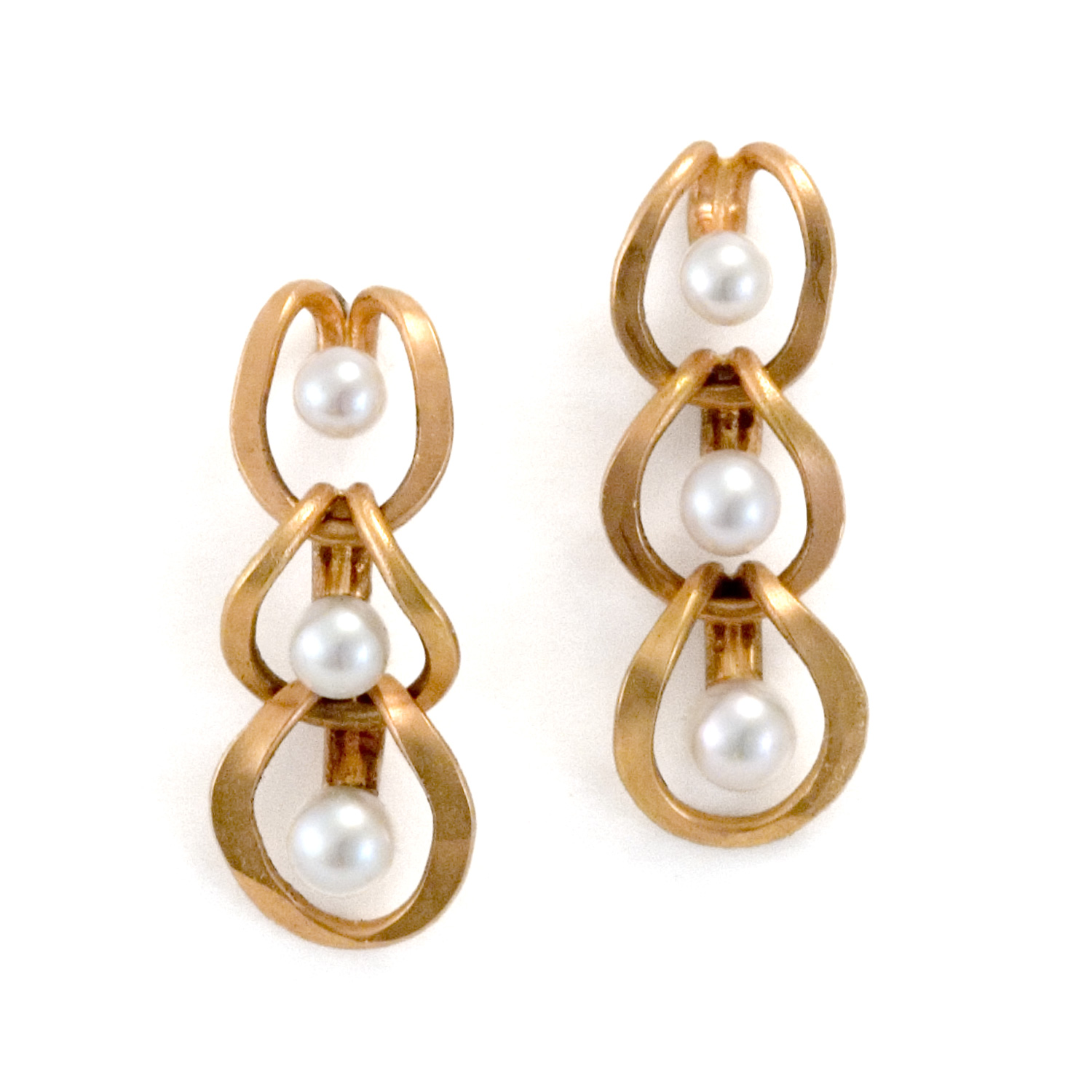 Sailor's Link Pearl Earrings by Tamberlaine