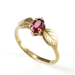 Ruby Hydrangea Ring in 18k gold with ruby